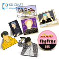 Pas de minimum personnalisé souvenir fabricant de broches coréen kpop étiquette épingles badge or rose paillettes doux émail dur garçon de fleur broche bts